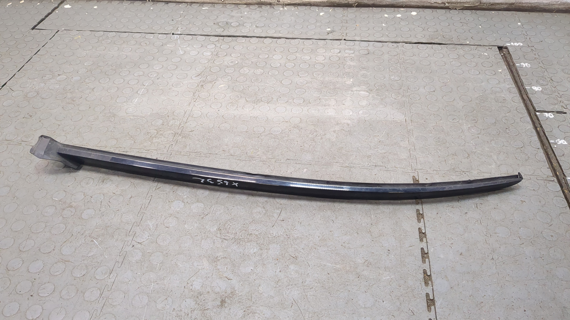 Молдинг лобового стекла