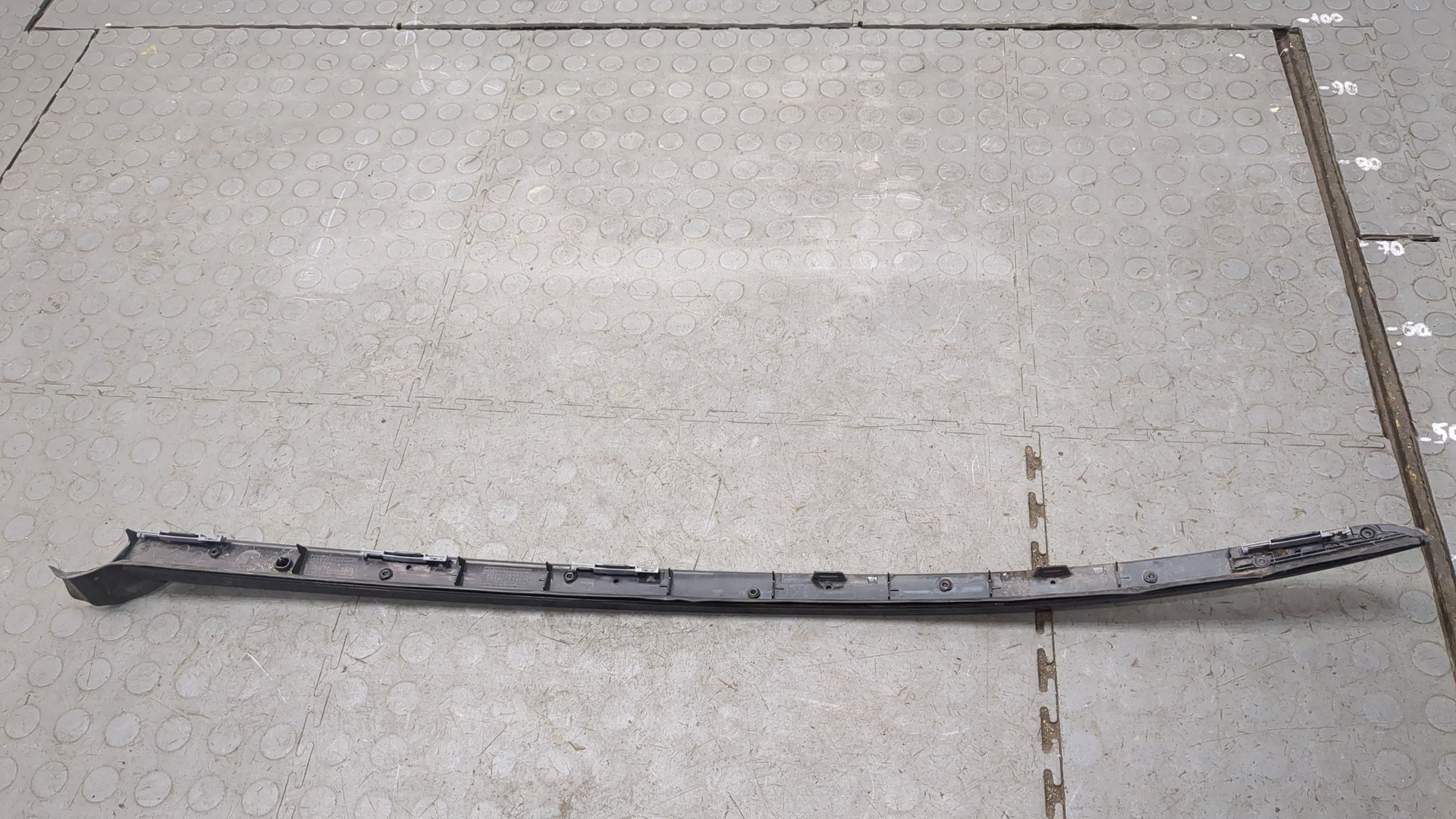 Молдинг лобового стекла