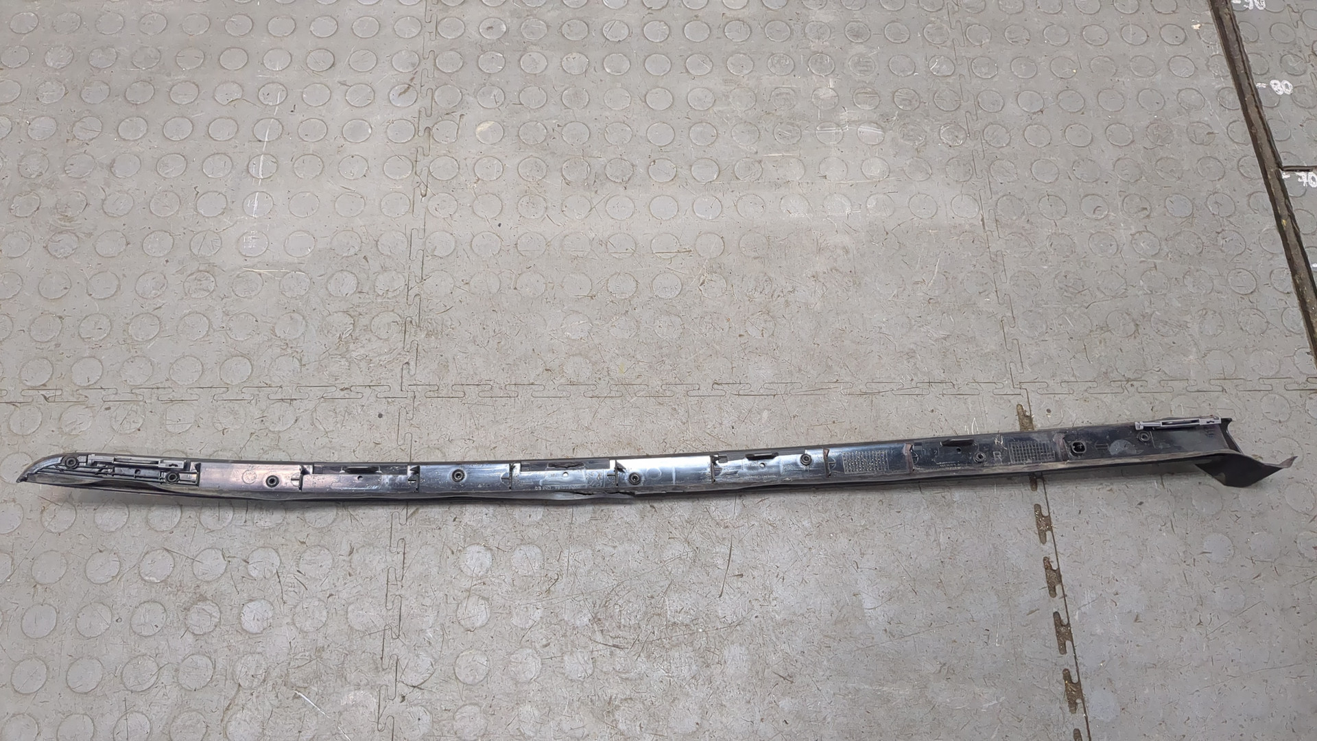 Молдинг лобового стекла