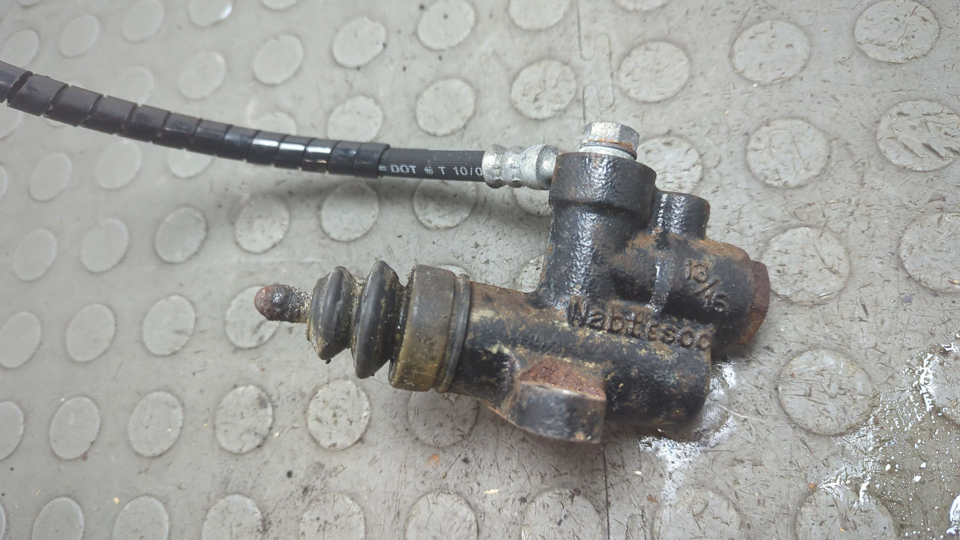 Цилиндр сцепления рабочий