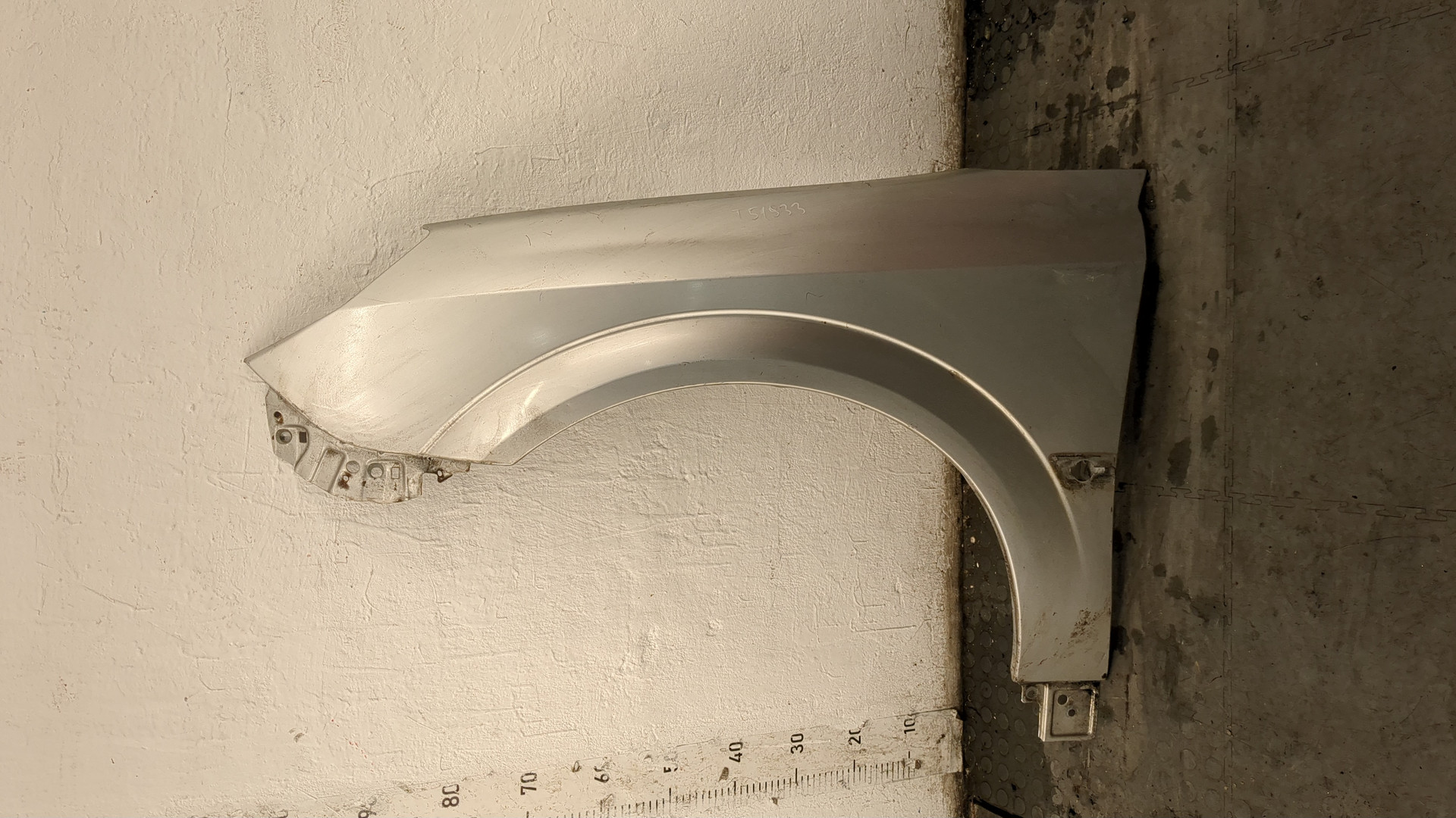 Крыло переднее левое