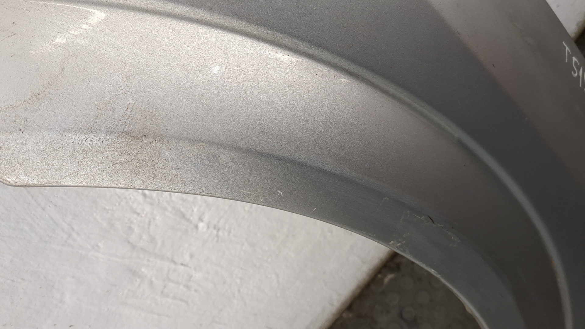 Крыло переднее левое