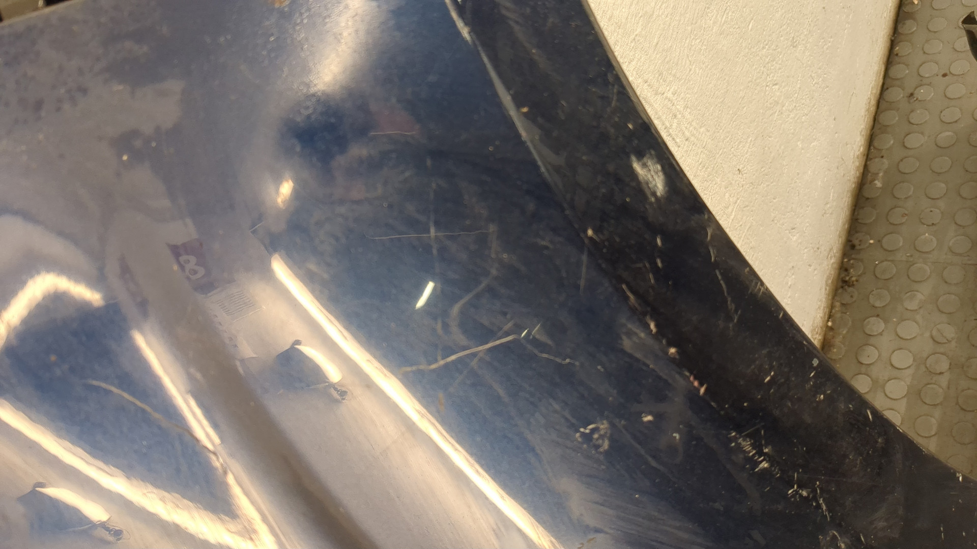 Крыло переднее правое