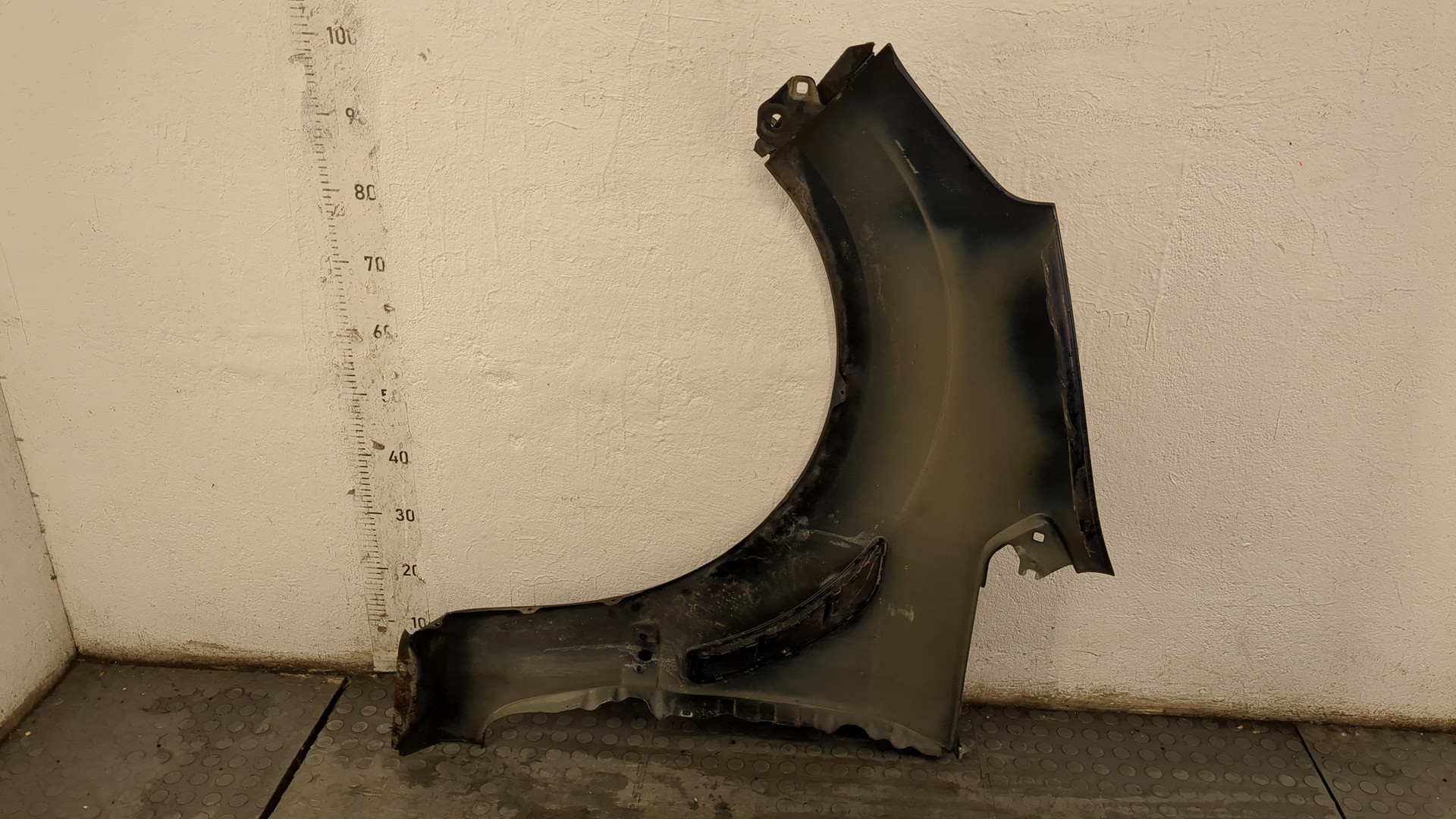 Крыло переднее правое