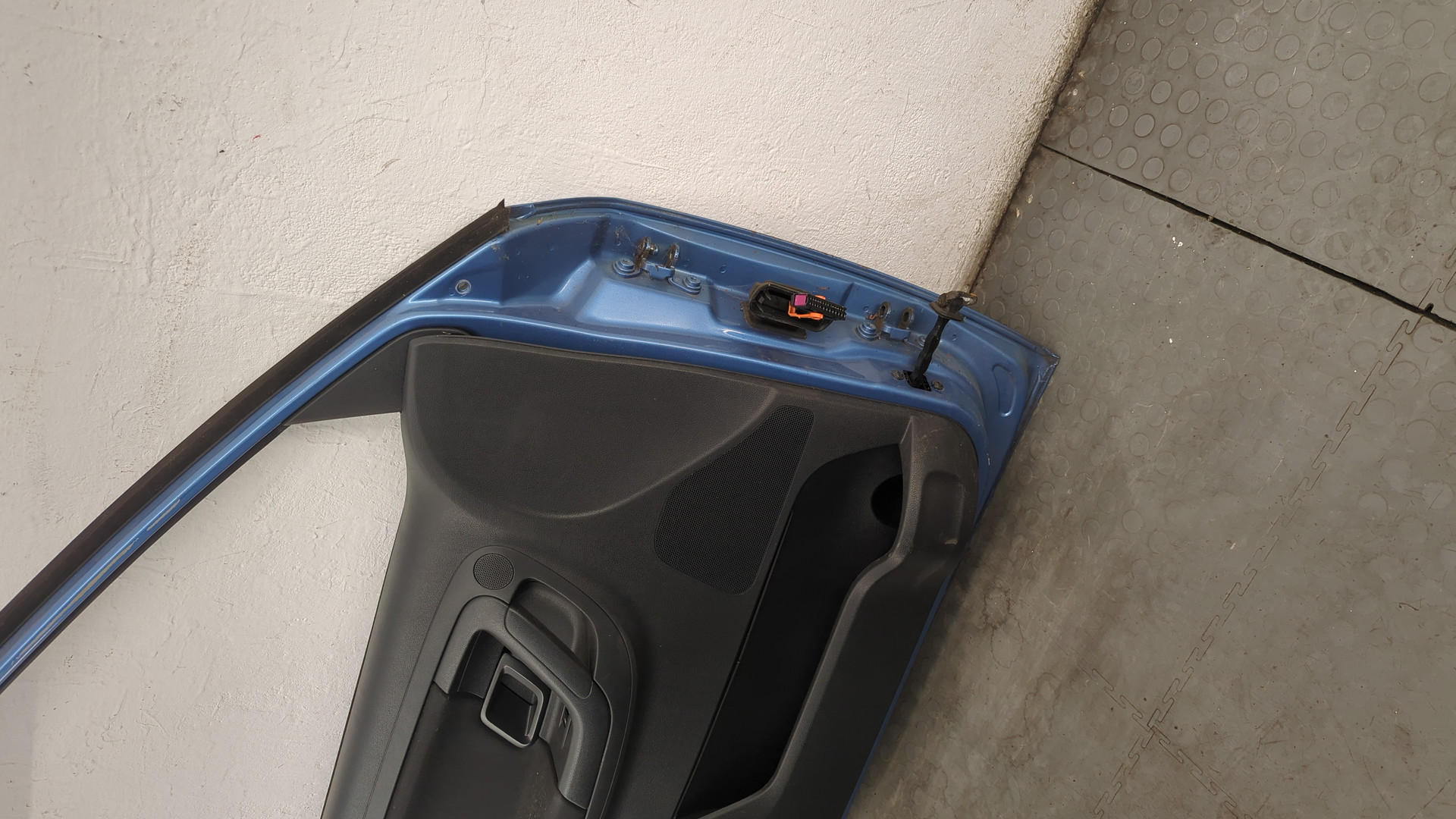 Дверь передняя левая