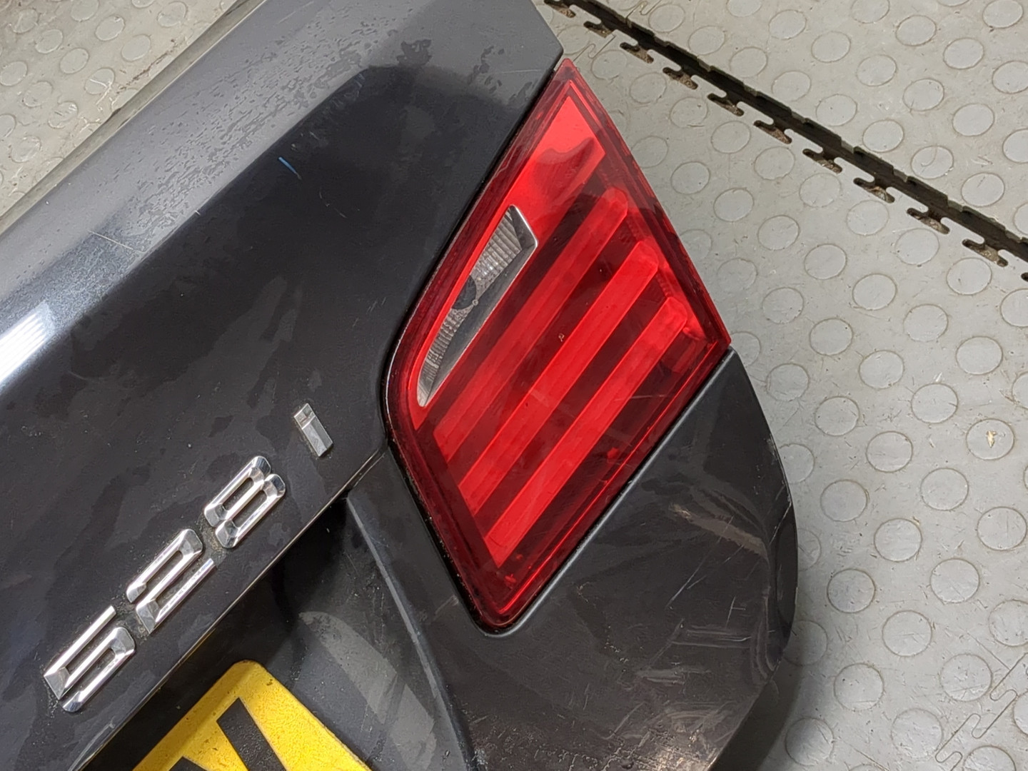 Дверь багажника