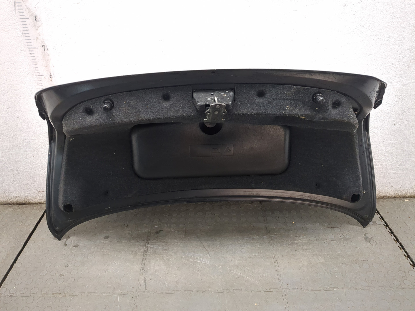 Дверь багажника