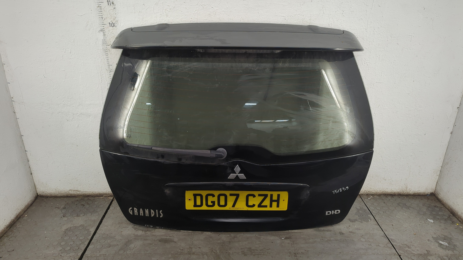 Дверь багажника