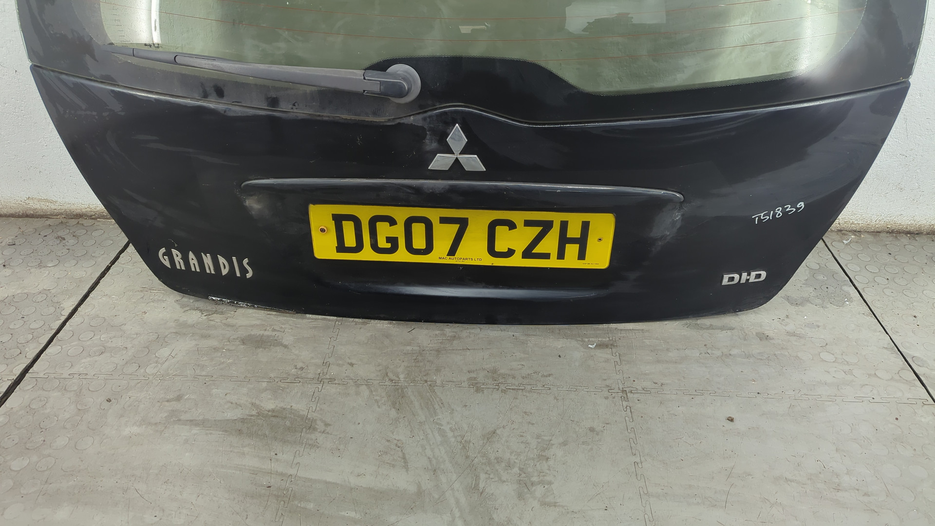 Дверь багажника