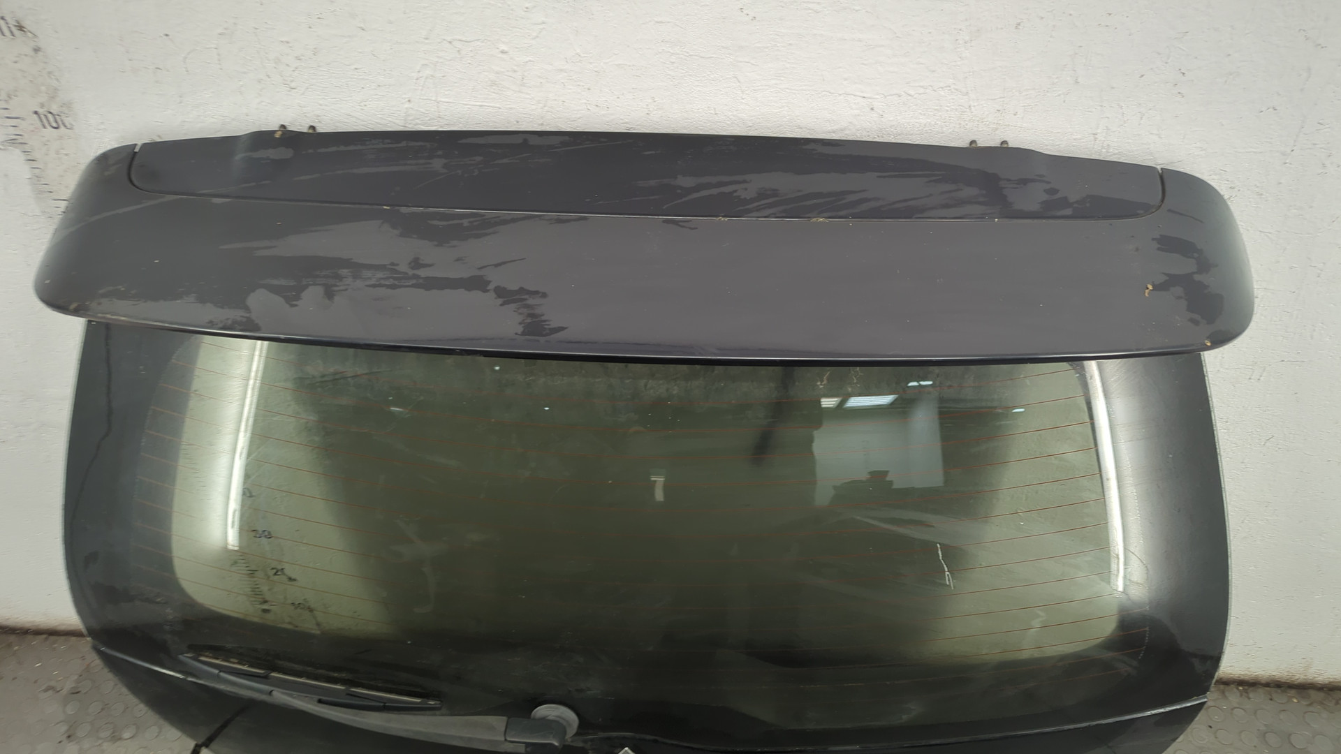 Дверь багажника