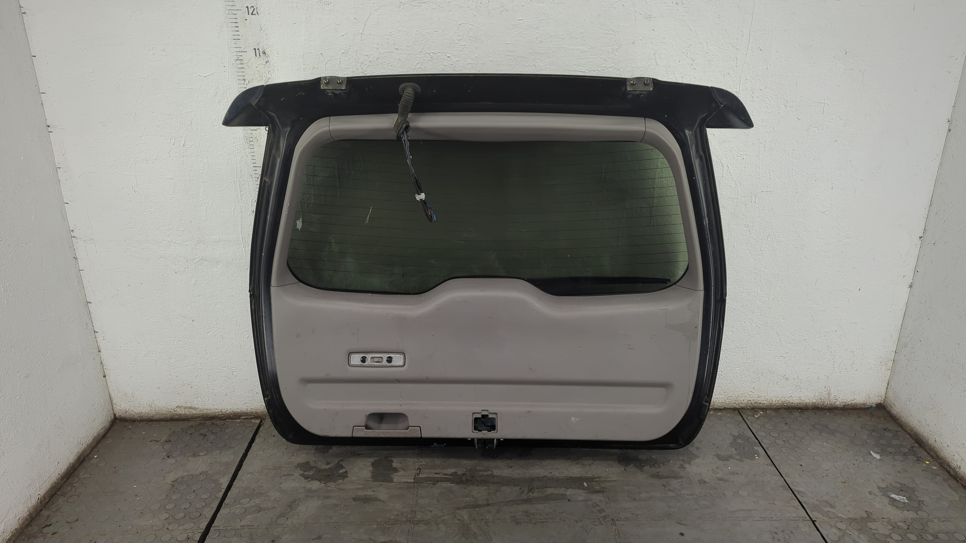 Дверь багажника