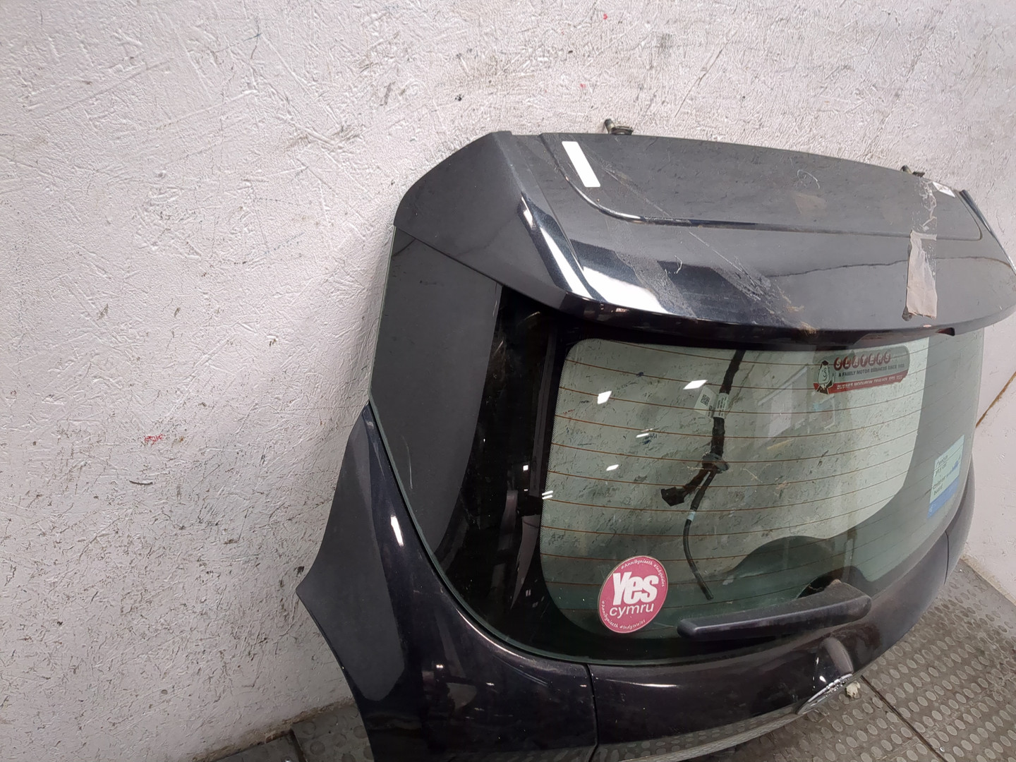 Дверь багажника