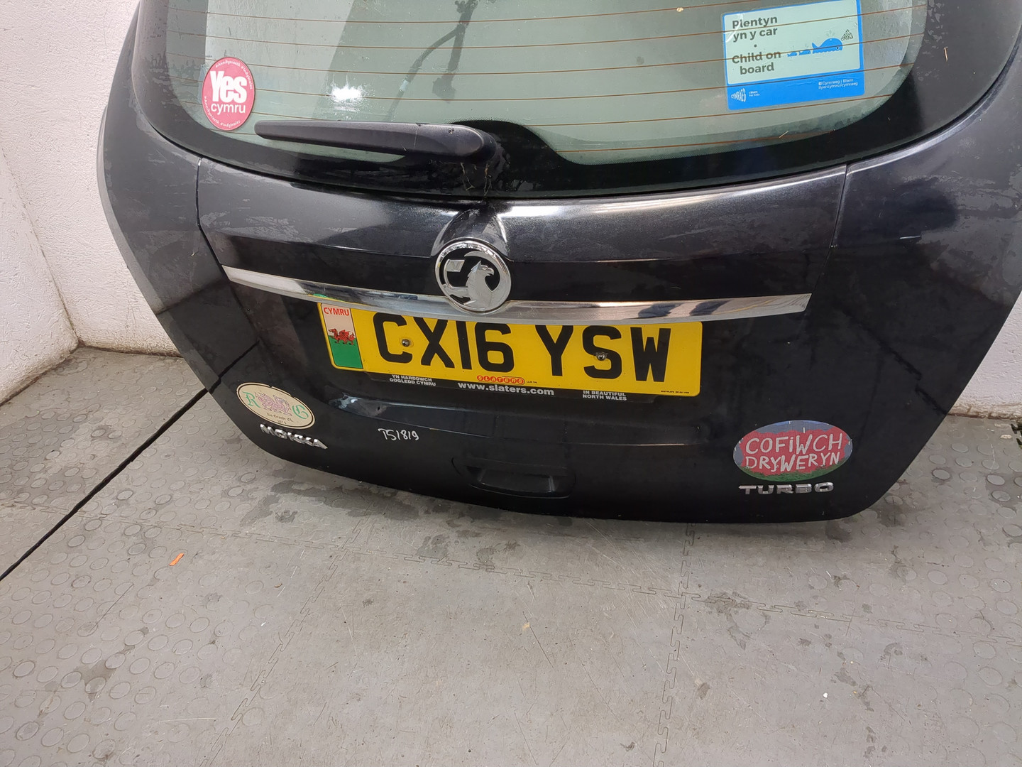 Дверь багажника