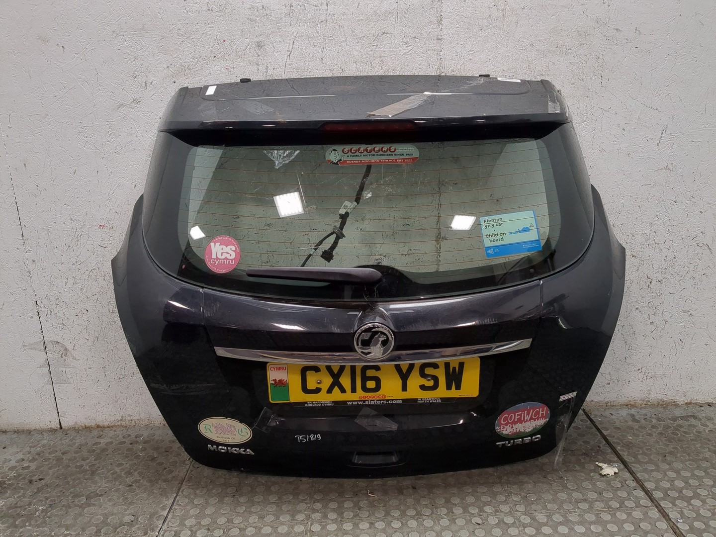 Дверь багажника