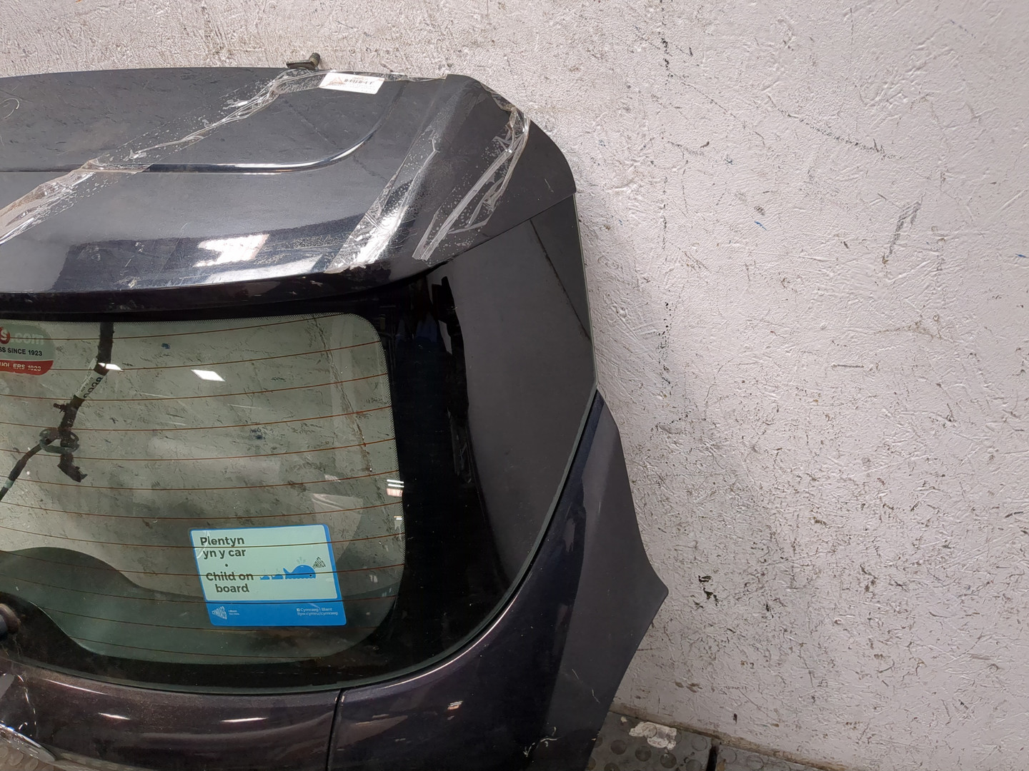 Дверь багажника