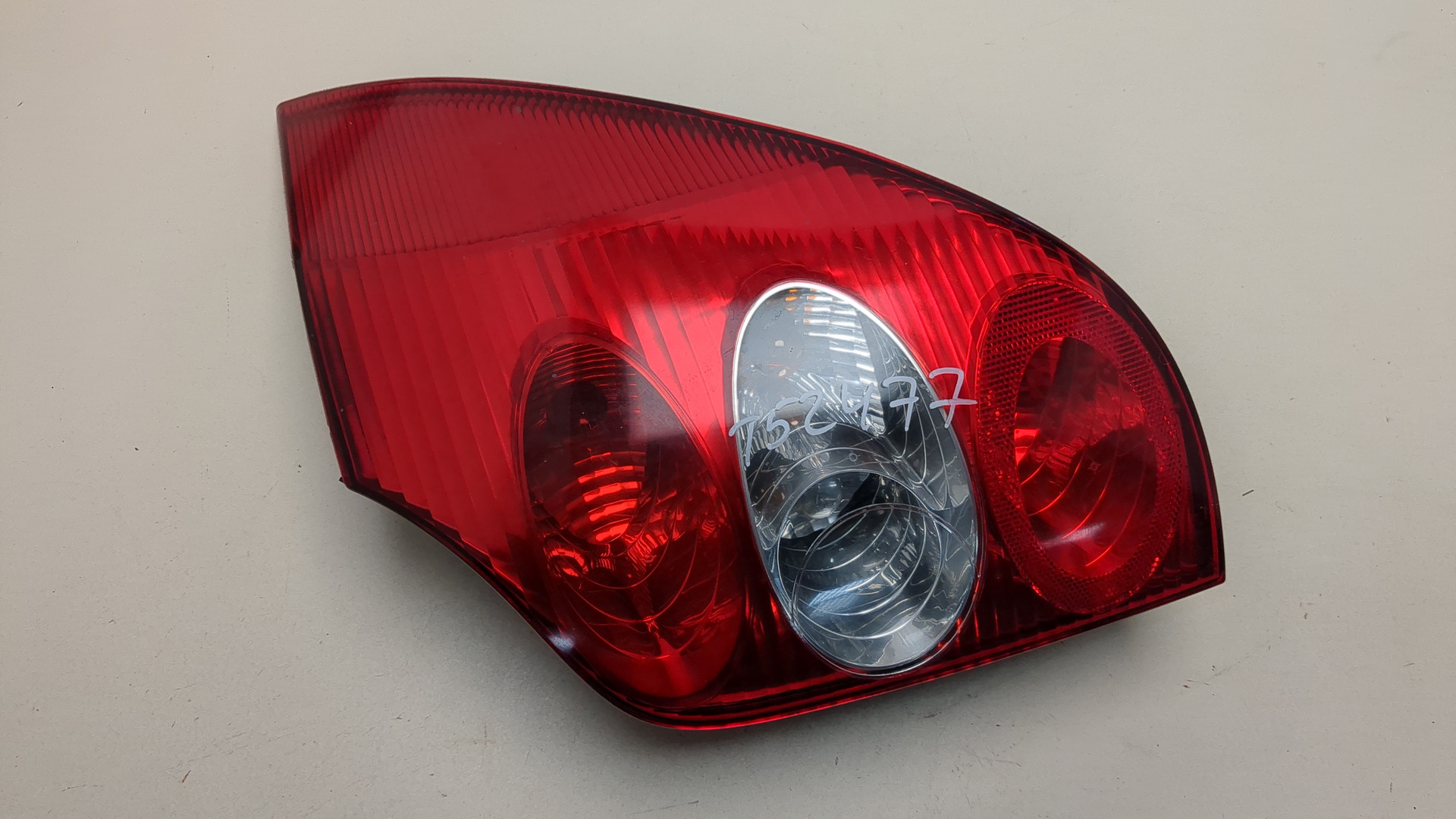 Фонарь задний правый