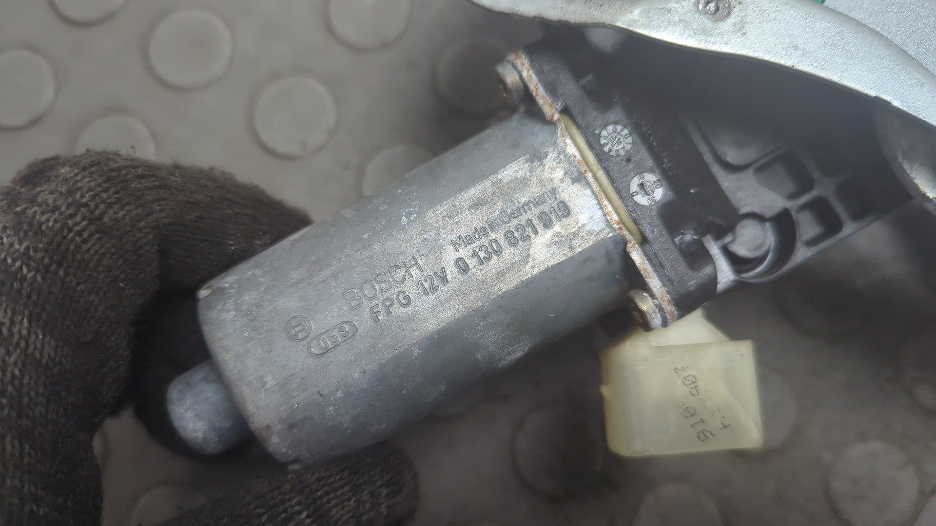 Стеклоподъемник электр. передний правый