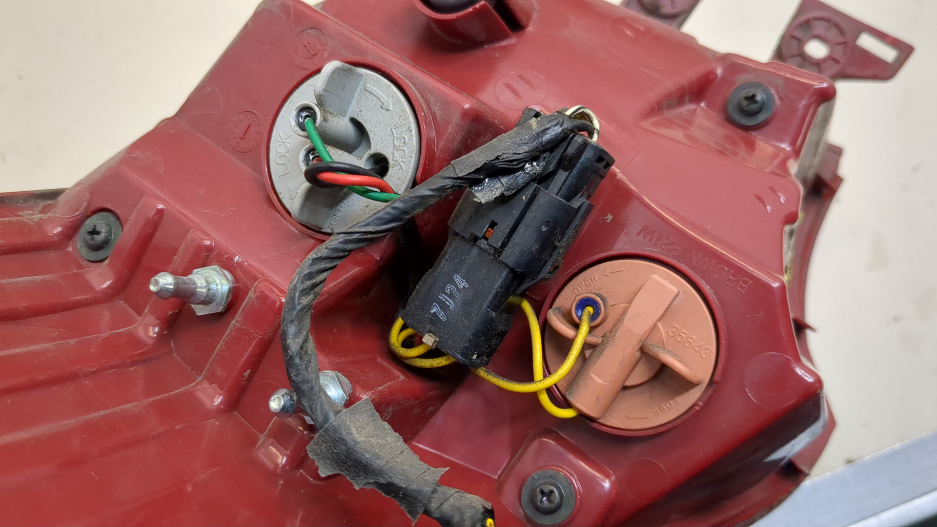 Фонарь задний правый