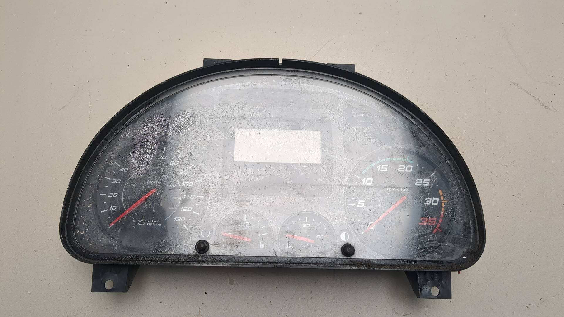 Панель приборов