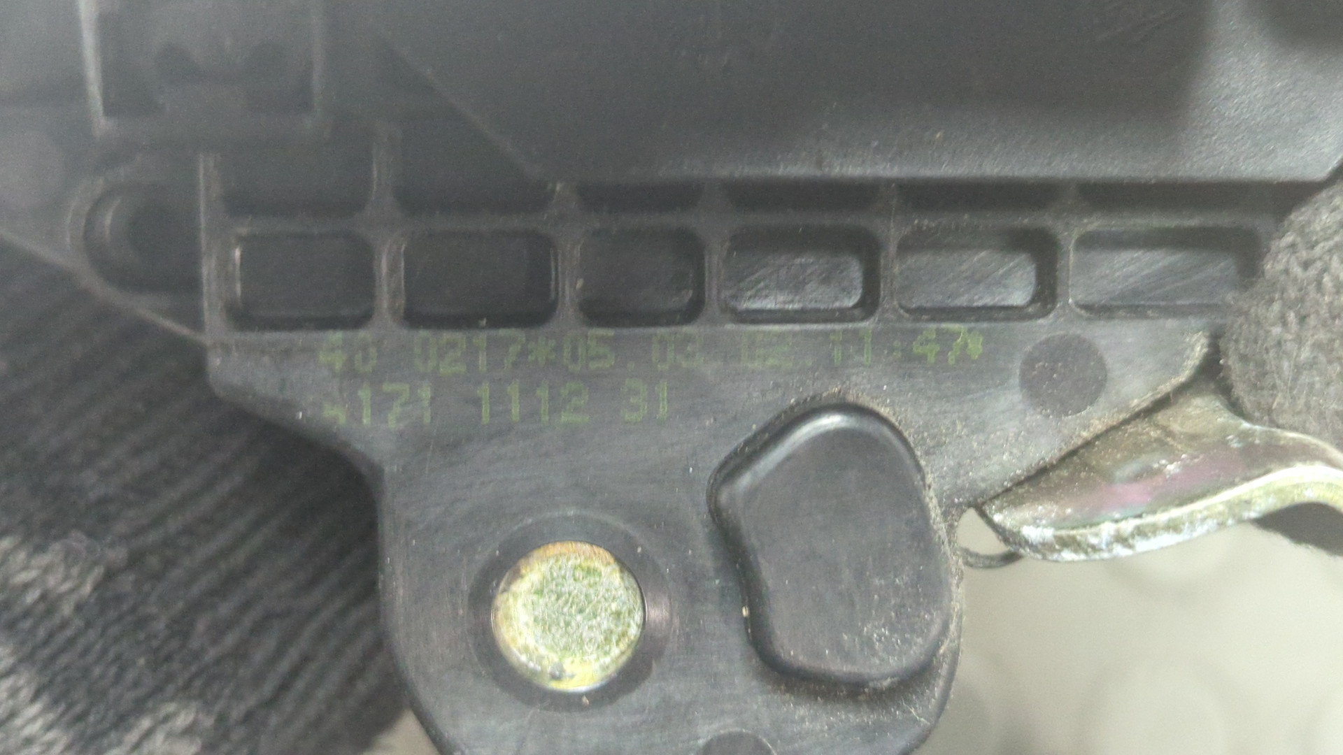 Замок двери передней левой