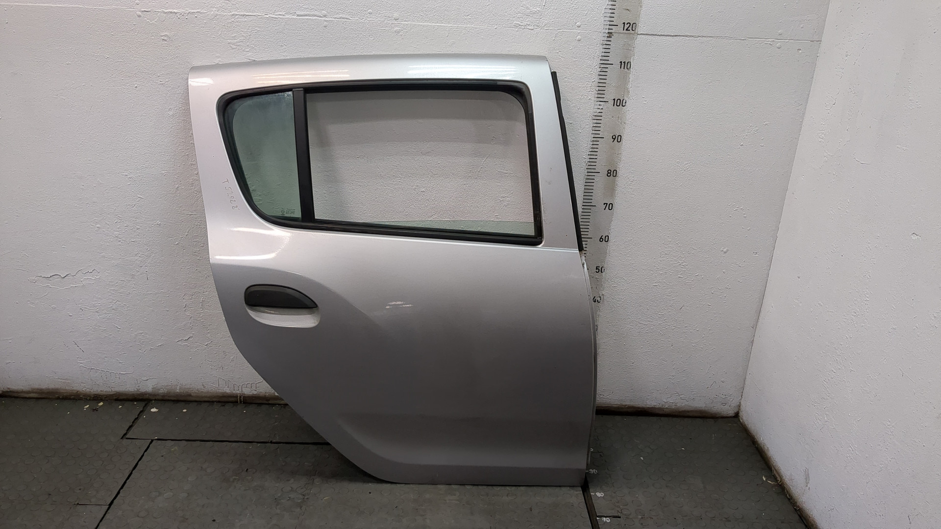 Дверь задняя правая