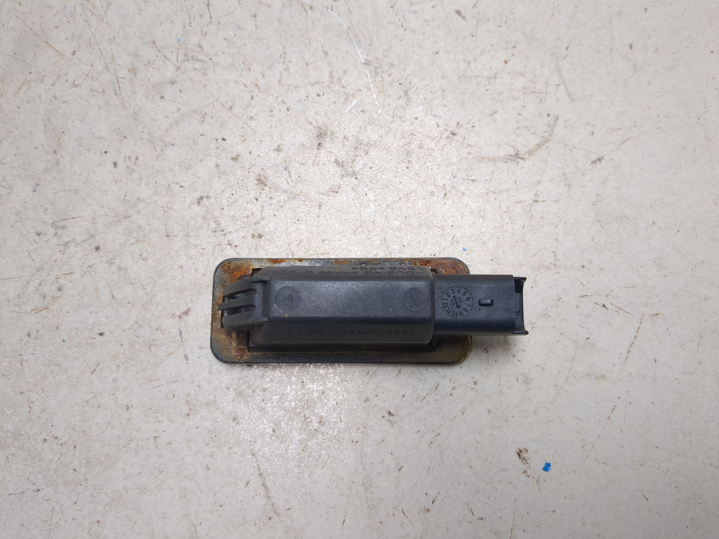 Фонарь подсветки номера