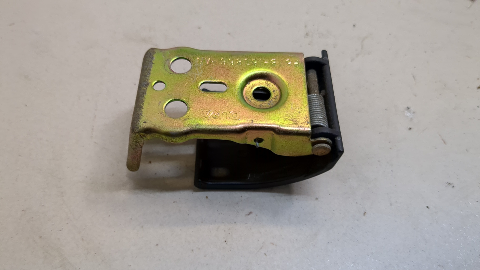 Ручка открывания капота