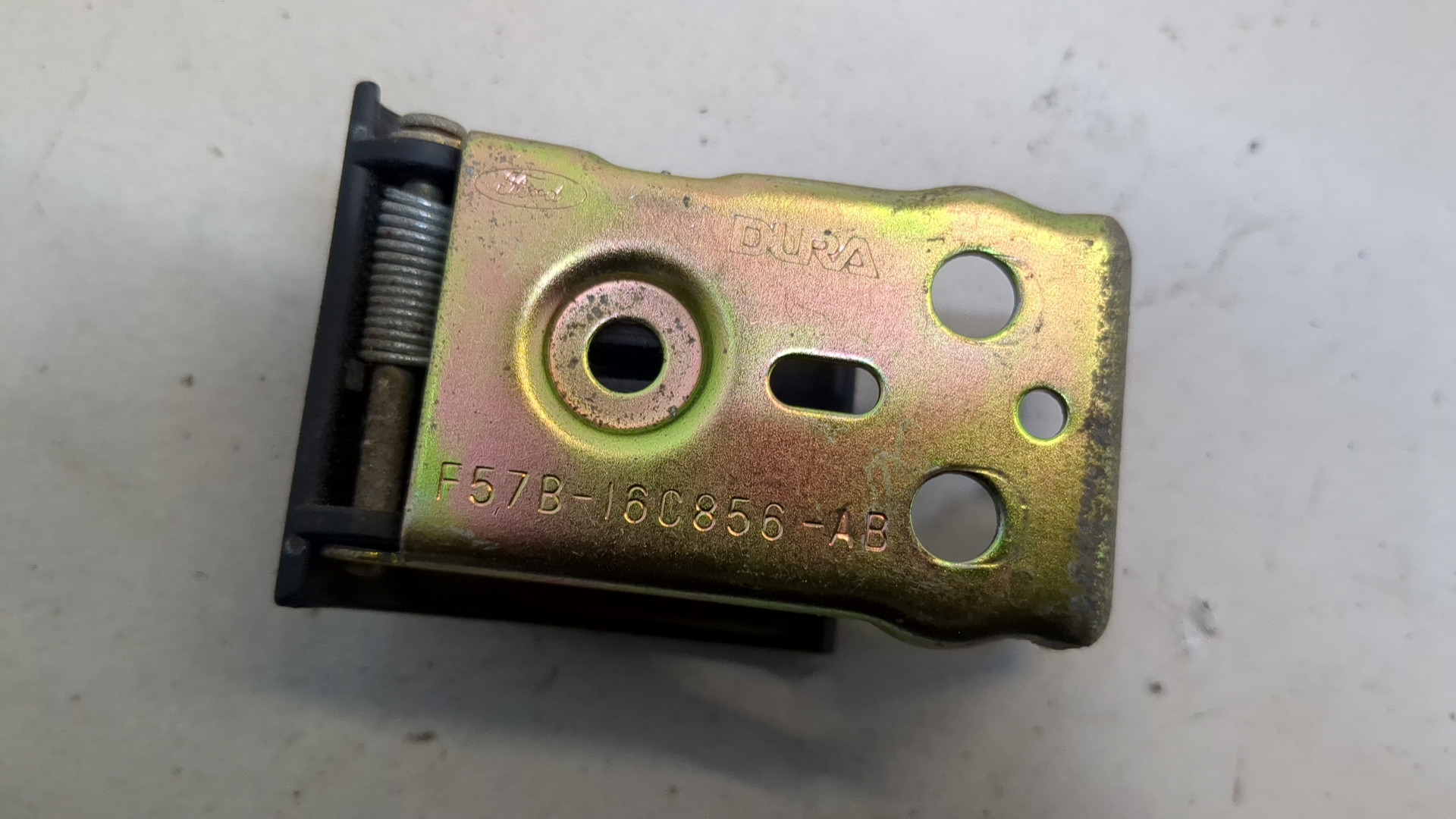 Ручка открывания капота