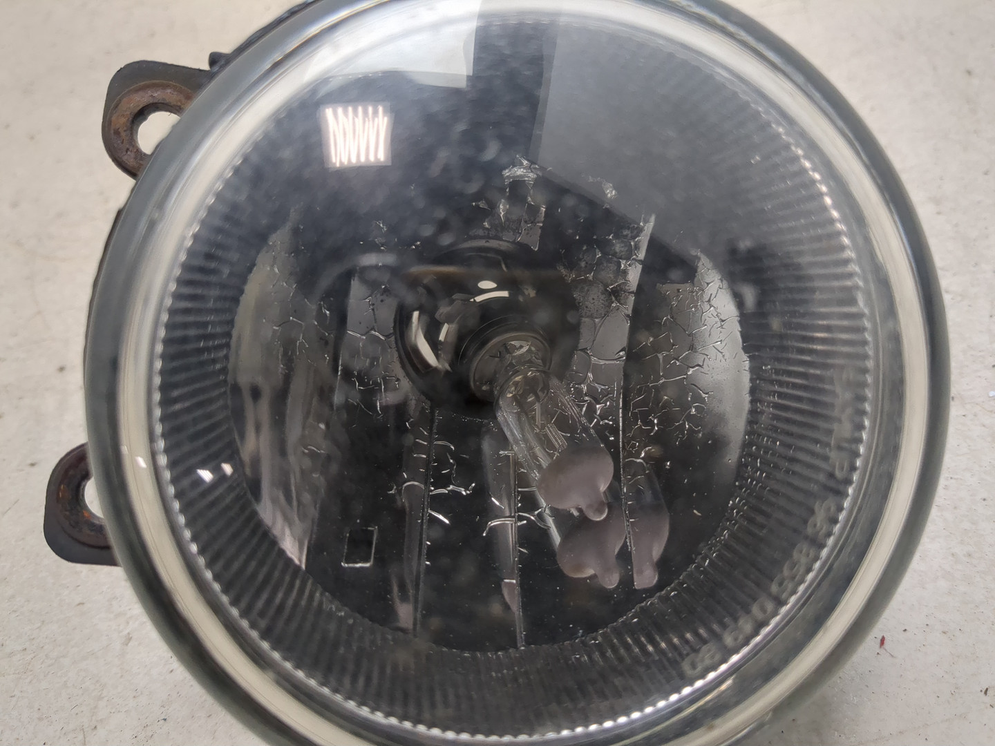 Фара противотуманная левая