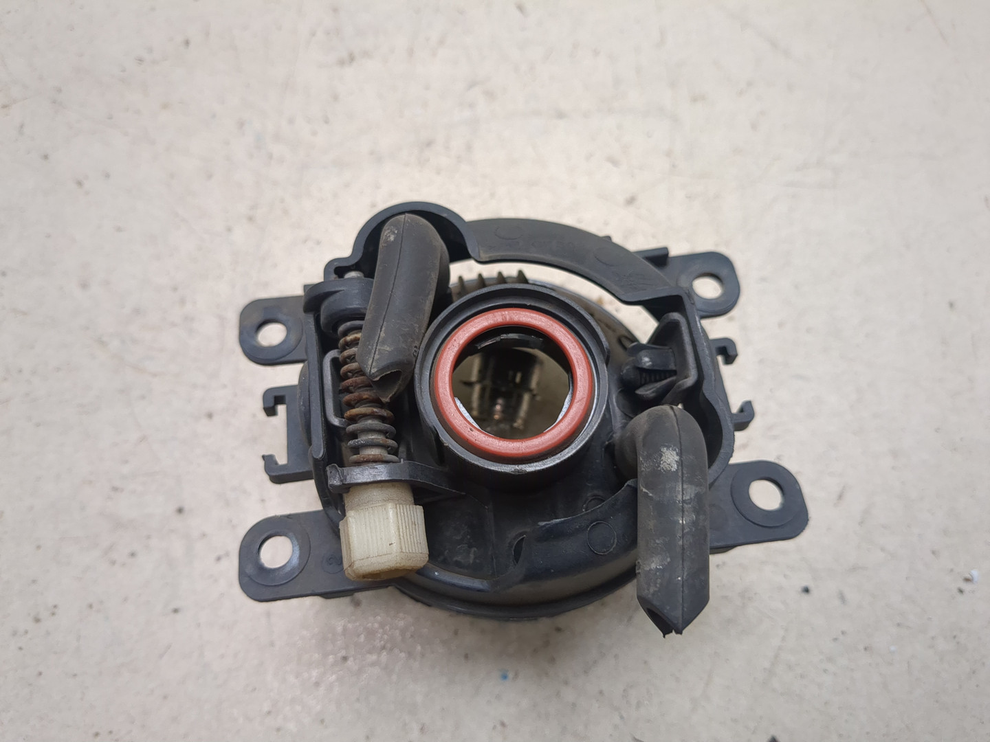 Фара противотуманная левая