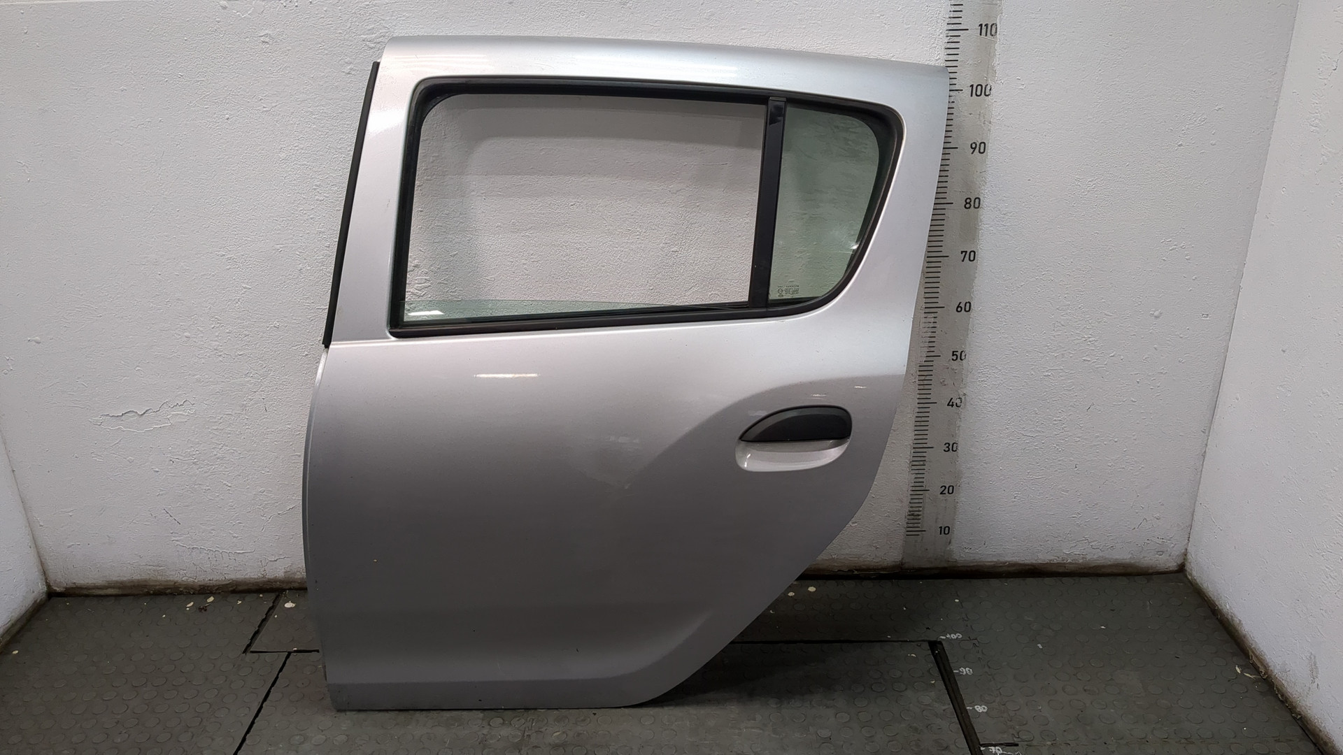 Дверь задняя левая