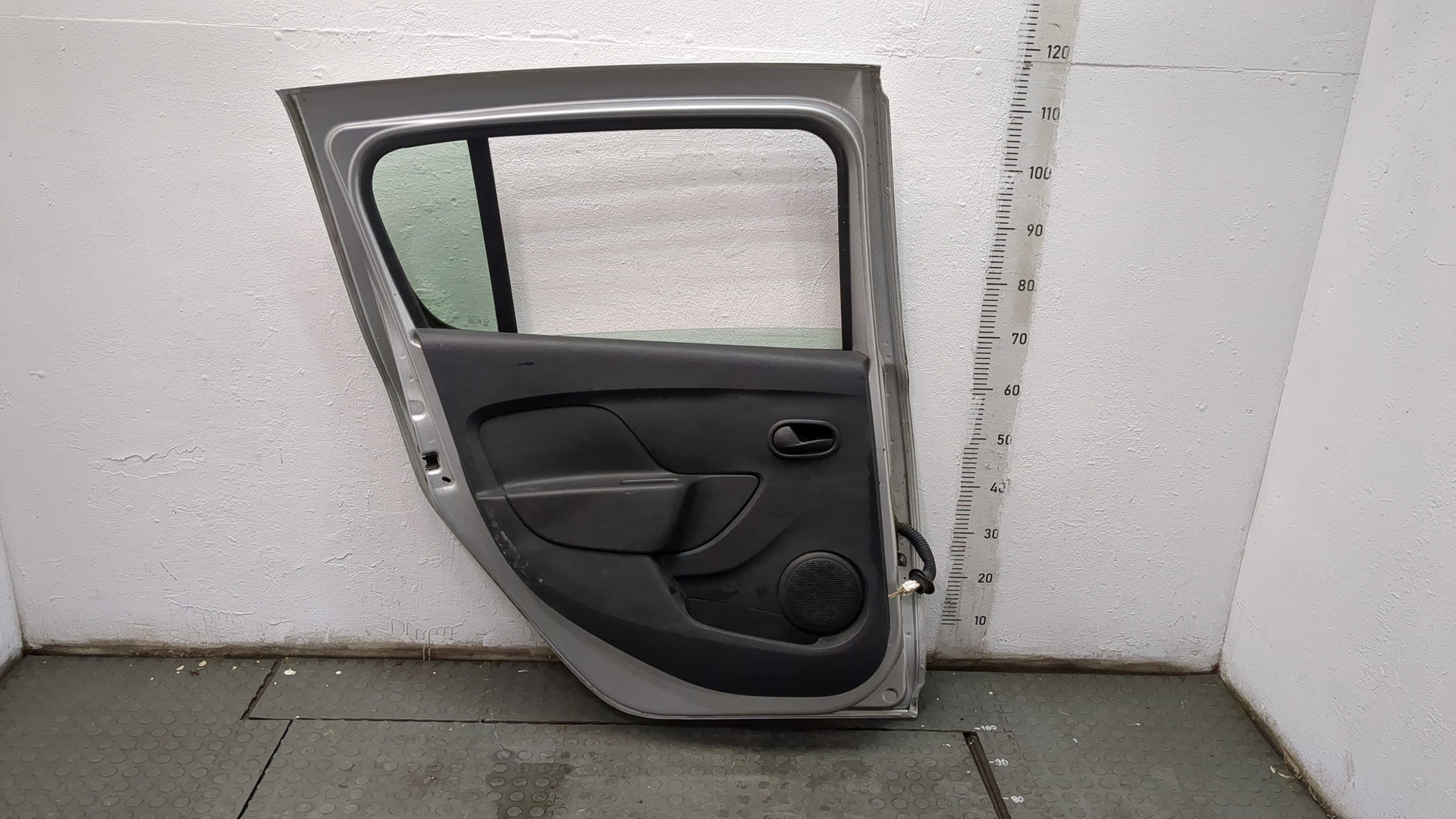 Дверь задняя левая