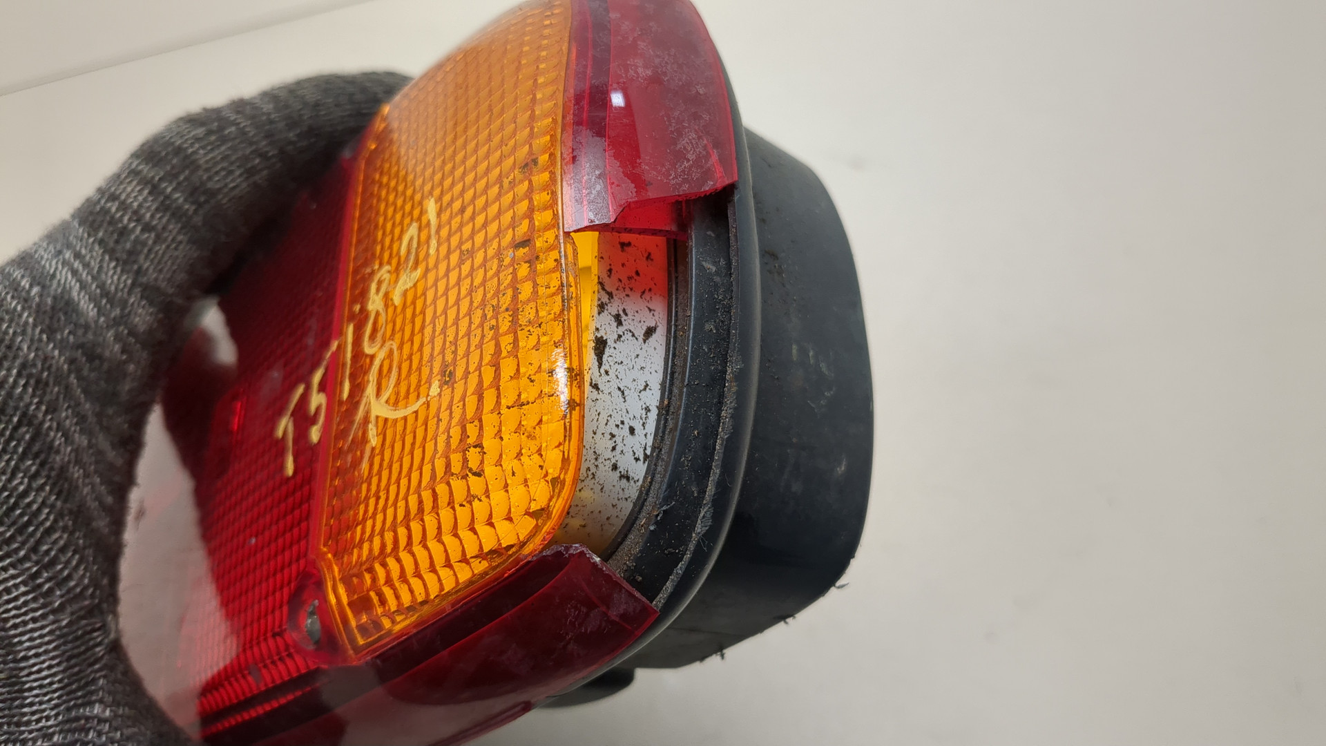 Фонарь задний правый