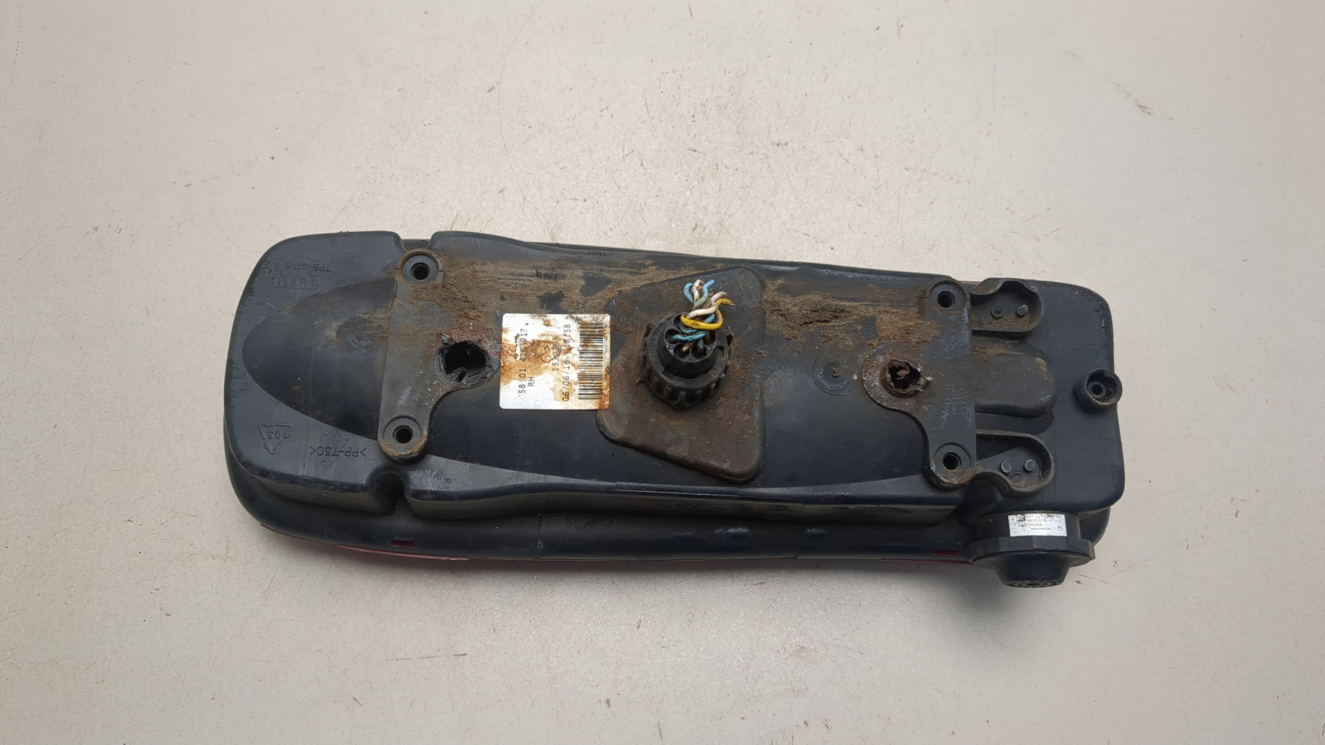 Фонарь задний правый