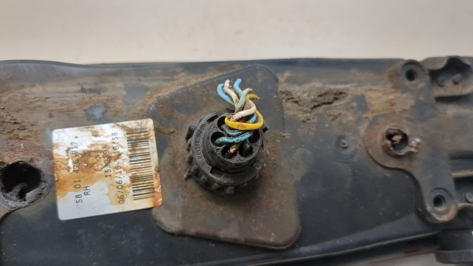 Фонарь задний правый