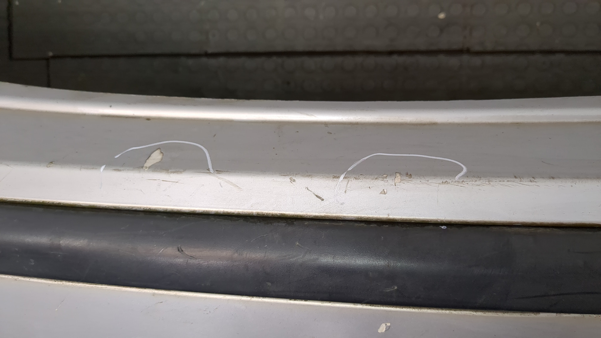 Бампер задний