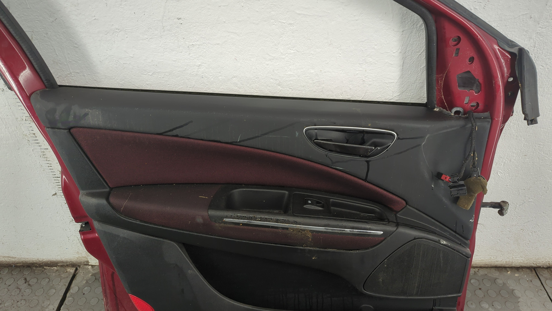 Дверь передняя левая