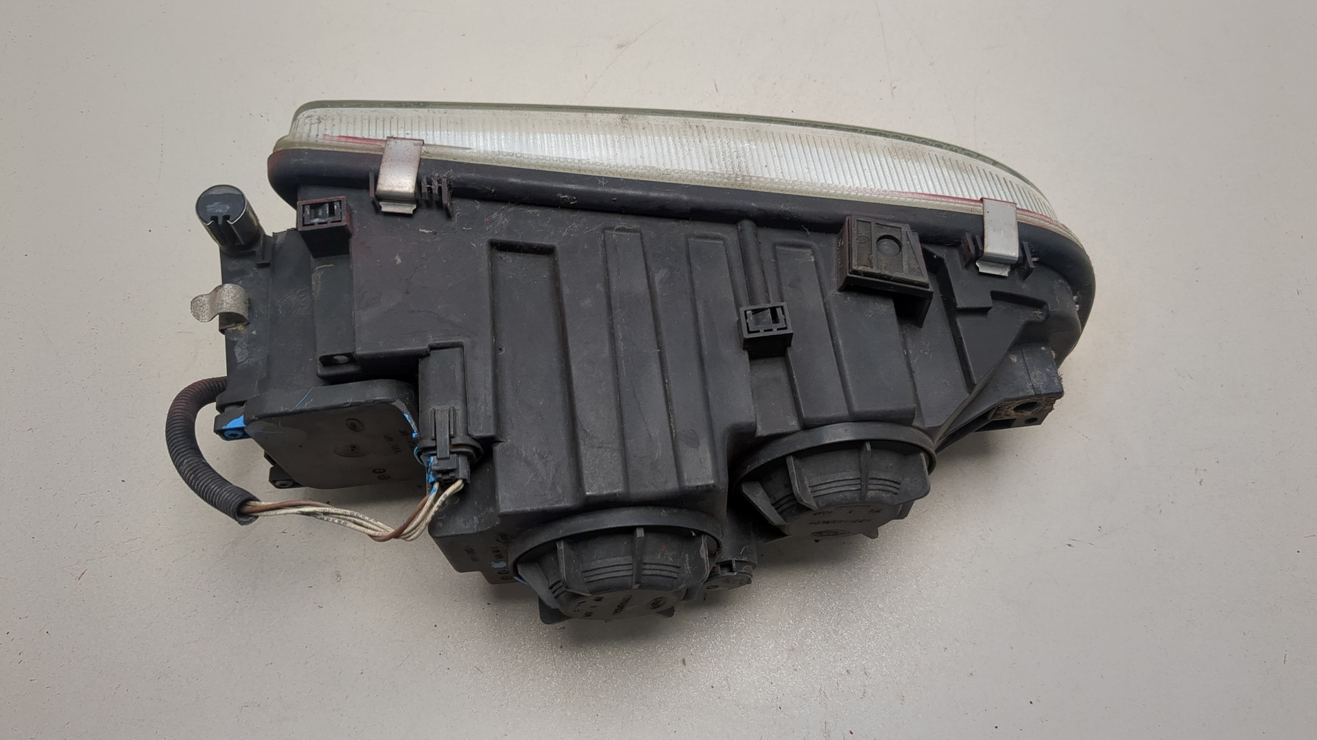 Фара противотуманная левая