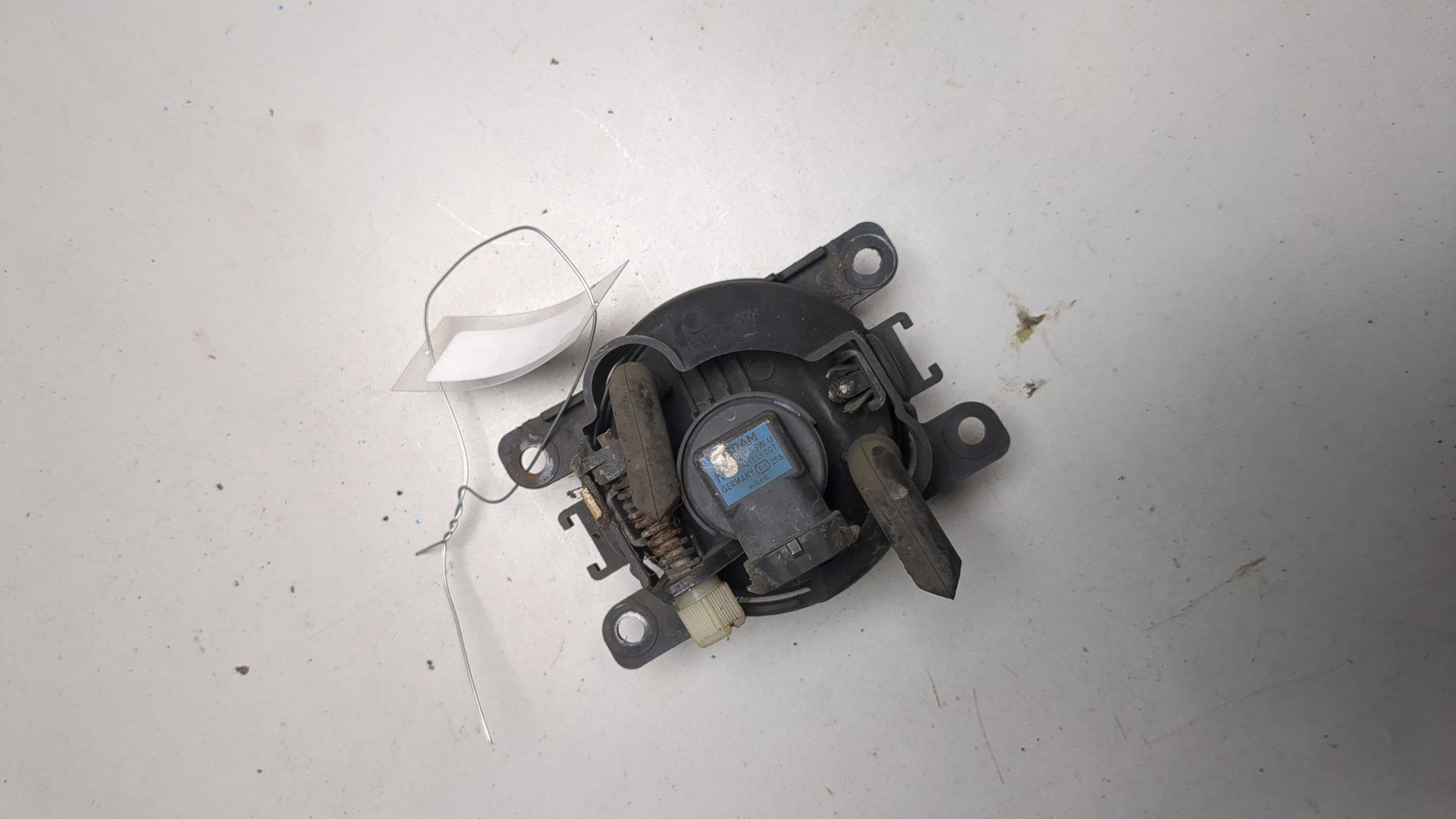 Фара противотуманная левая