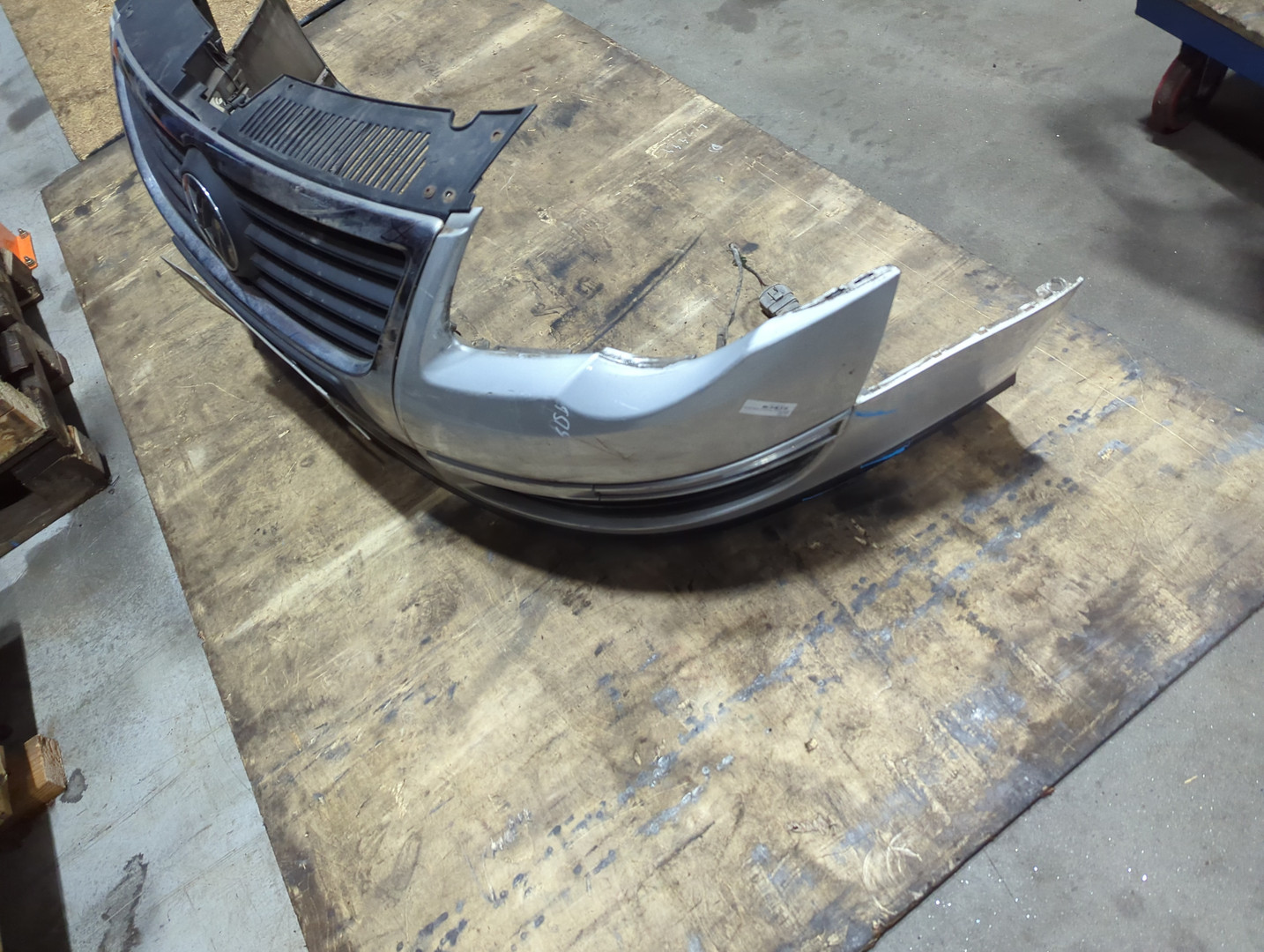 Бампер передний