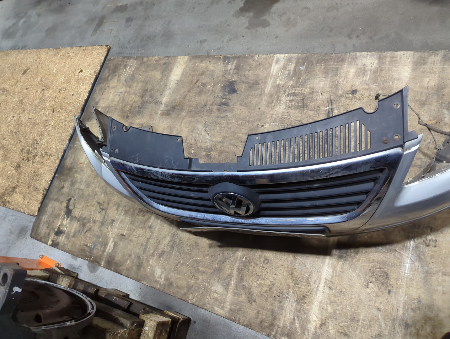 Бампер передний