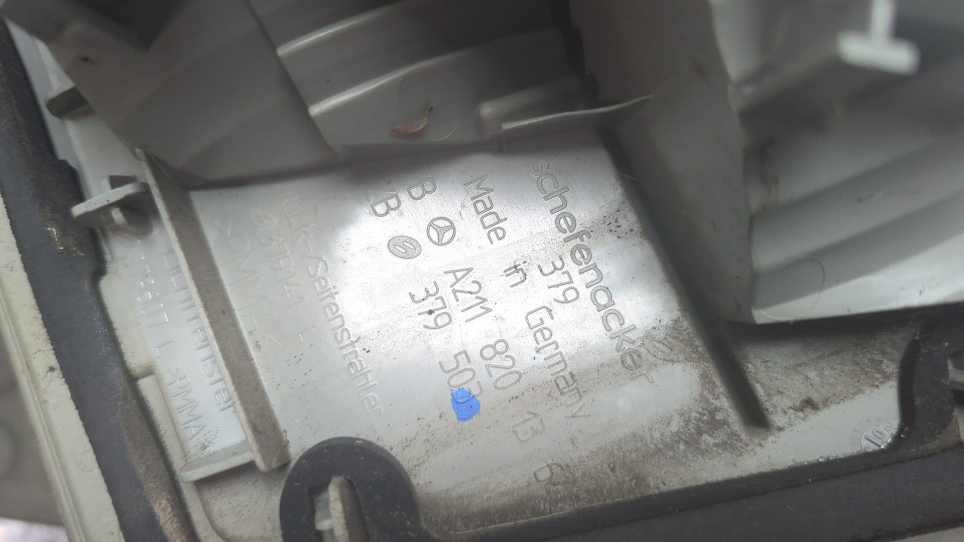 Фонарь задний внутренний левый