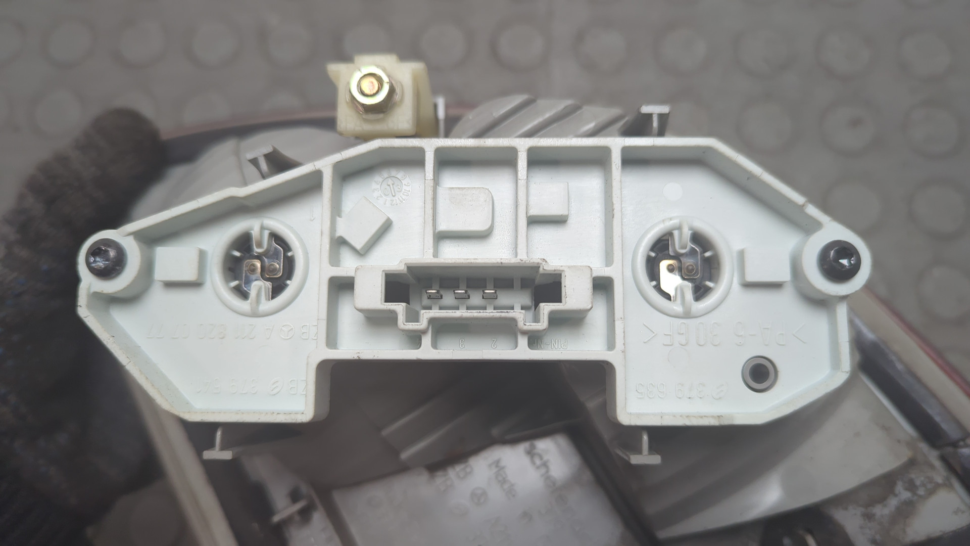 Фонарь задний внутренний левый