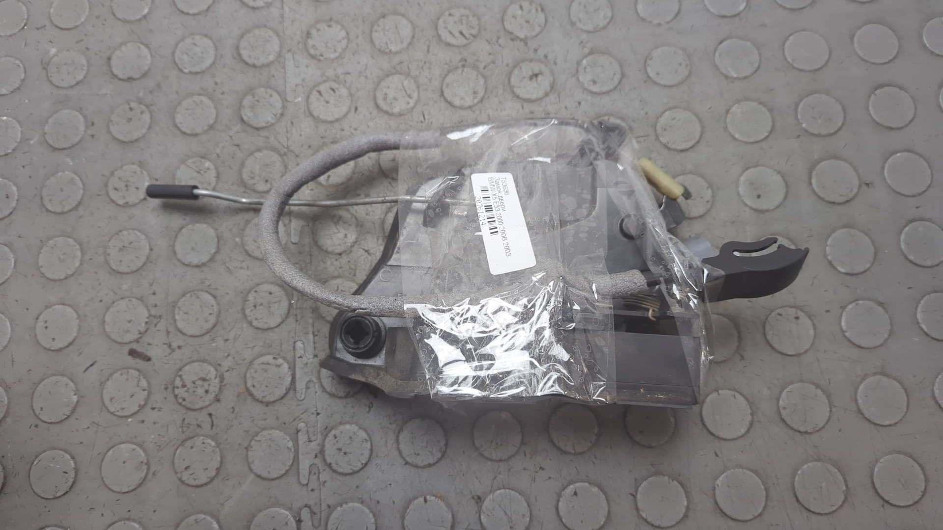 Замок двери передней правой