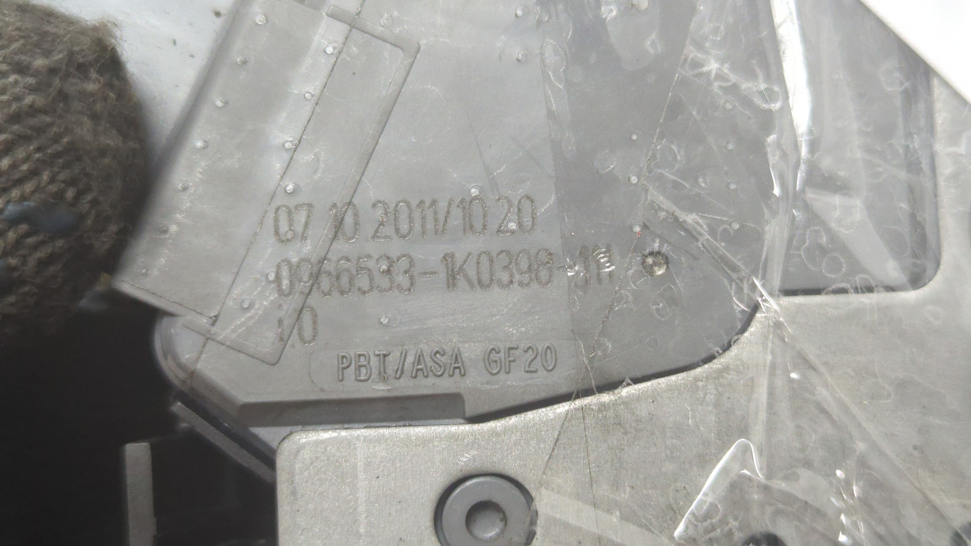 Замок двери передней правой