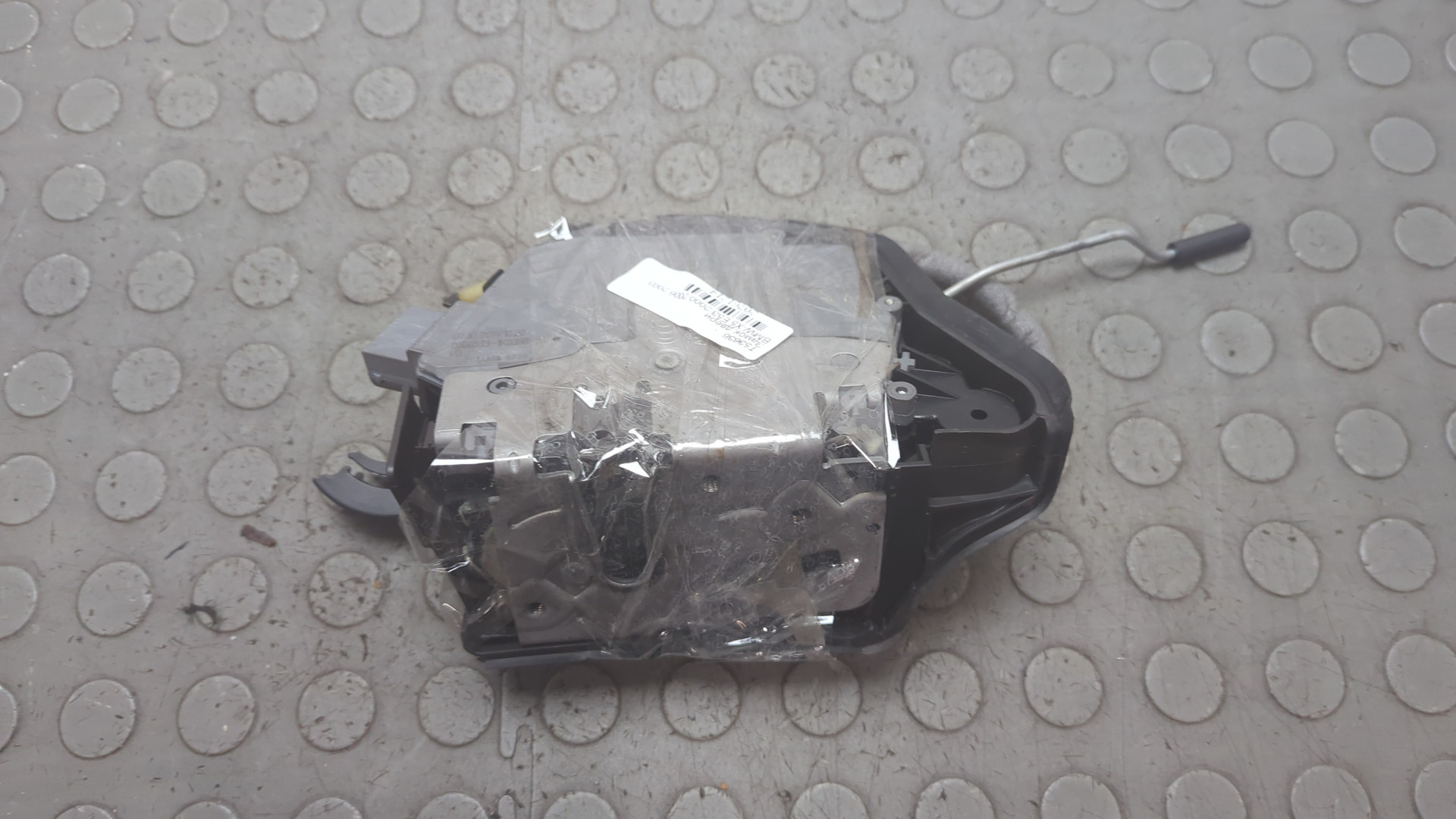 Замок двери передней правой