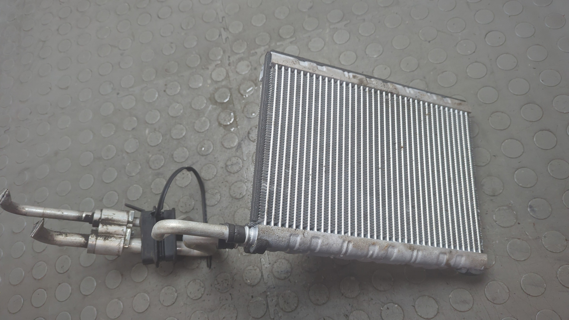 Радиатор кондиционера / конденсер