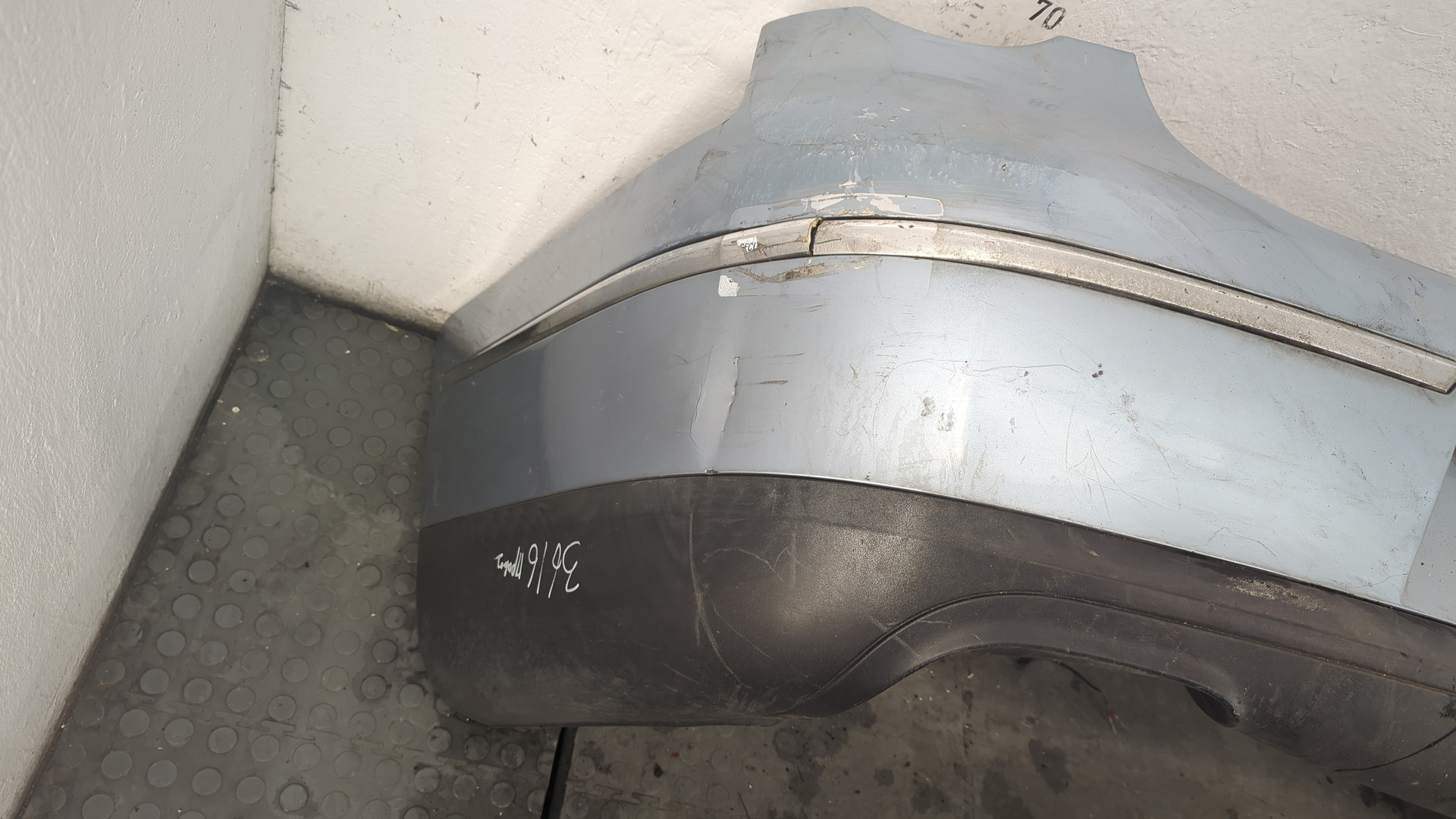 Бампер задний