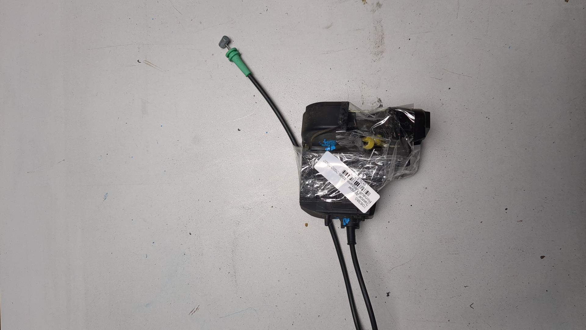 Замок двери передней левой