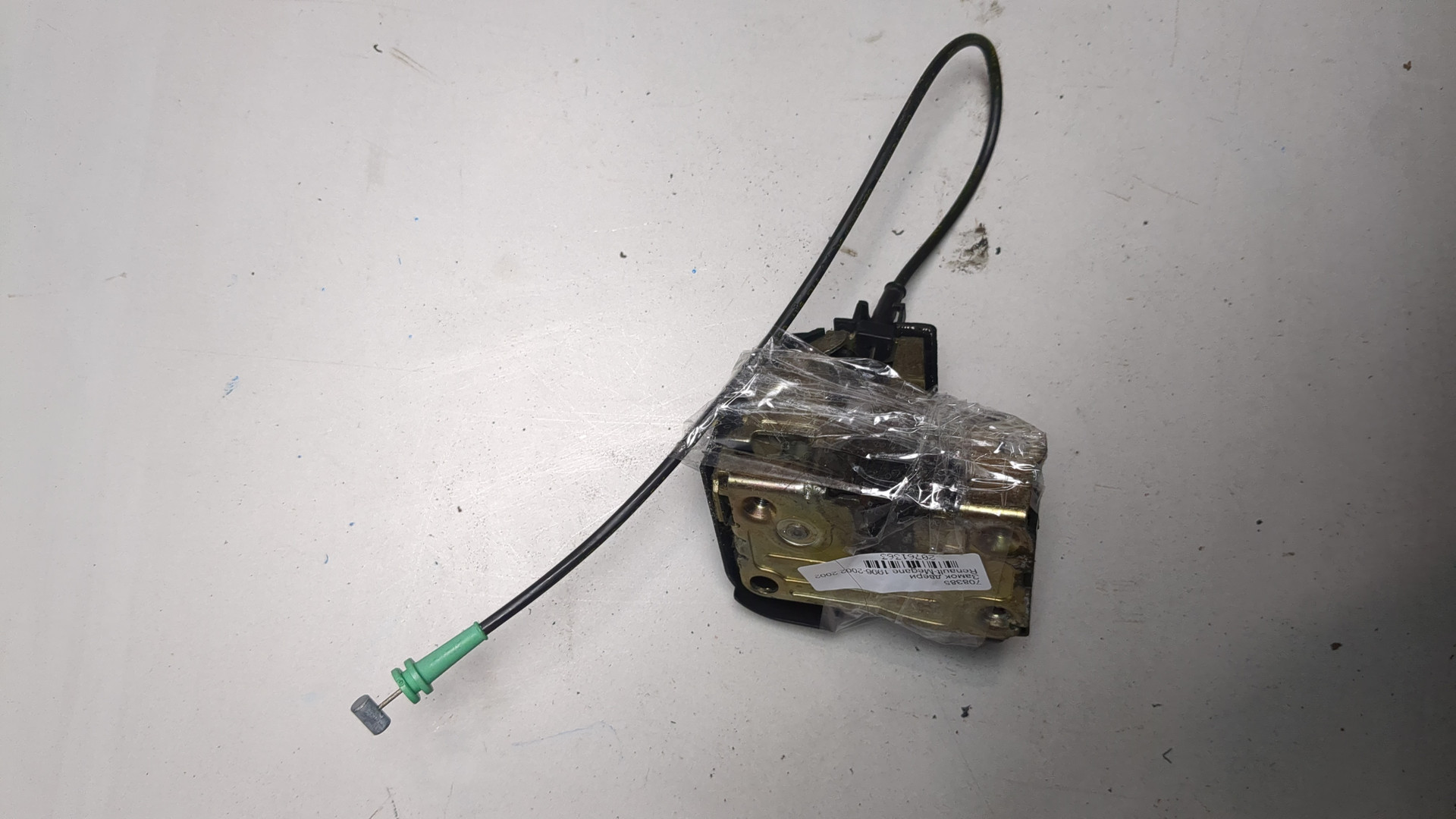 Замок двери передней левой